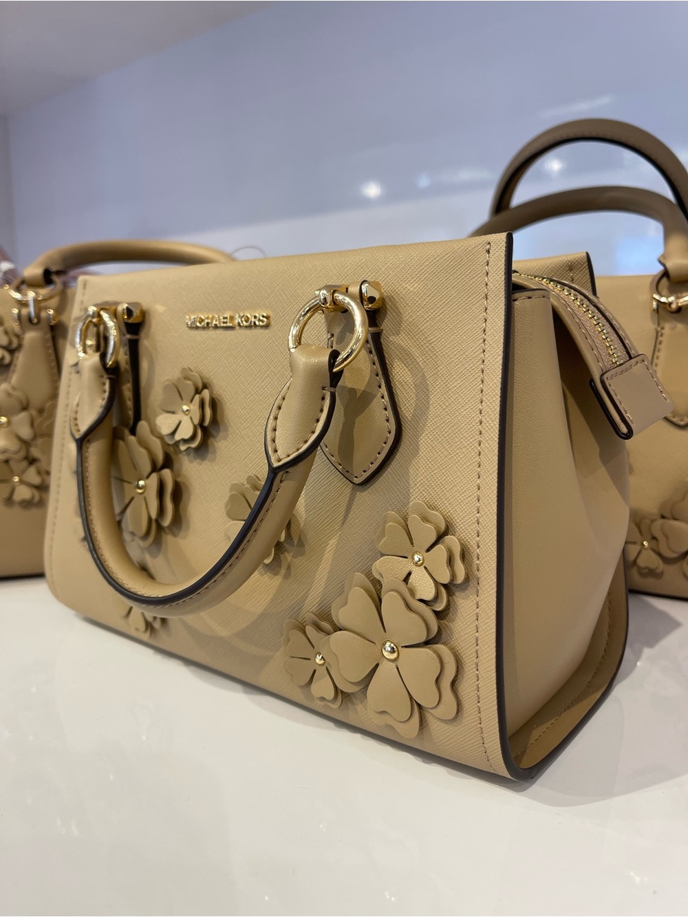 MICHAEL KORS Marilyn Sm Floral Embellished Satchel Messenger Crossbody
Camel
NWT - Picture 12 of 14